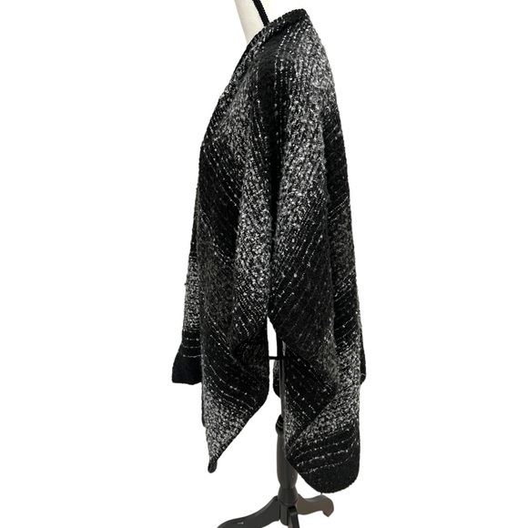 Woolrich Sweater Blanket Wrap Shall Poncho Black and Grey One Size - Picture 5 of 7